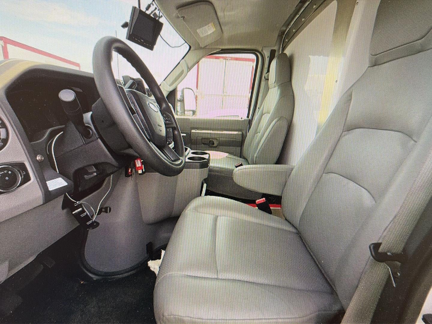 2024 Ford E-Series Cutaway E-350 SD