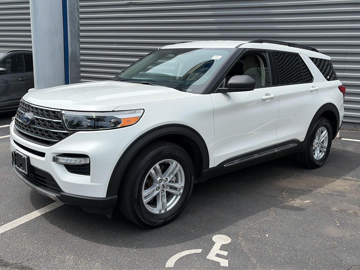 2023 Ford Explorer XLT 4WD's photo