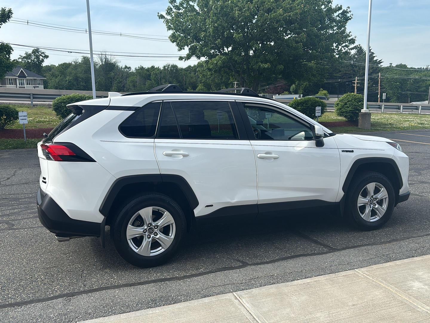 2020 Toyota RAV4 Hybrid XLE