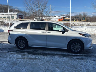 2023 Toyota Sienna XLE