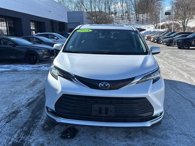 2023 Toyota Sienna XLE